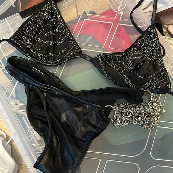 Beach Bunny Chain of Fools RARE bikini set - Picture 2 of 6